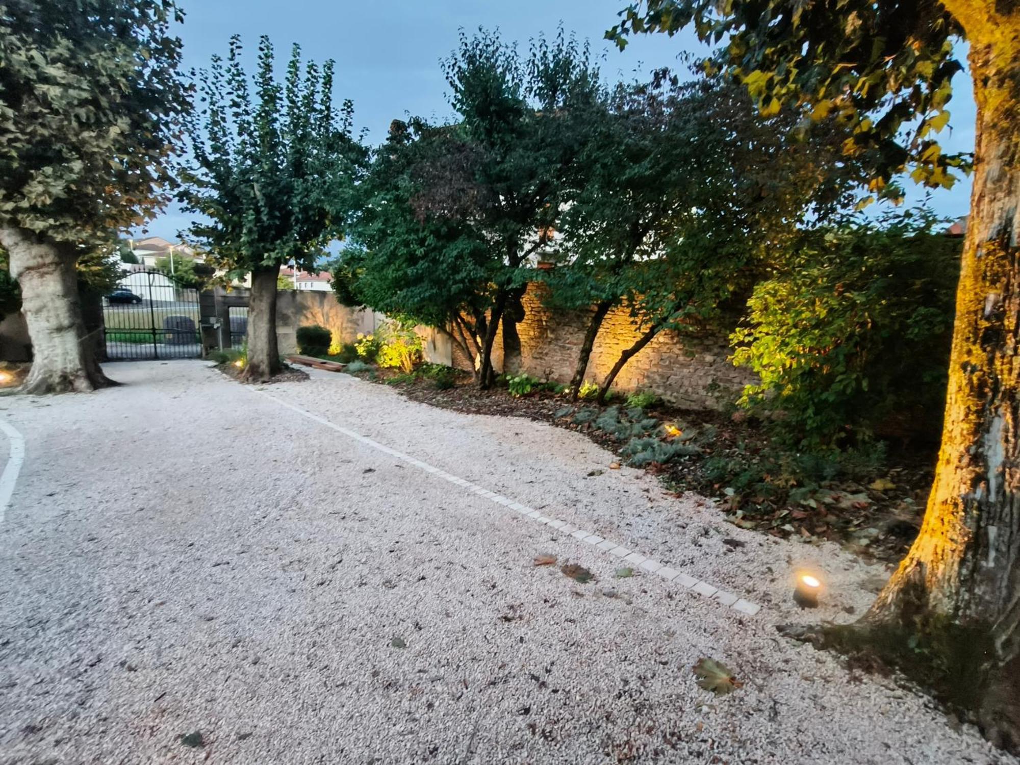 Chez Emma Et Louise - Maison Individuelle Avec Stationnement Gratuit Mâcon Esterno foto